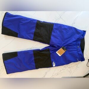 The North Face- Boys size 12 ski/boarding pants
New with tags